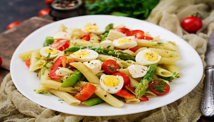 Salada De Penne Com Legumes E Ovos