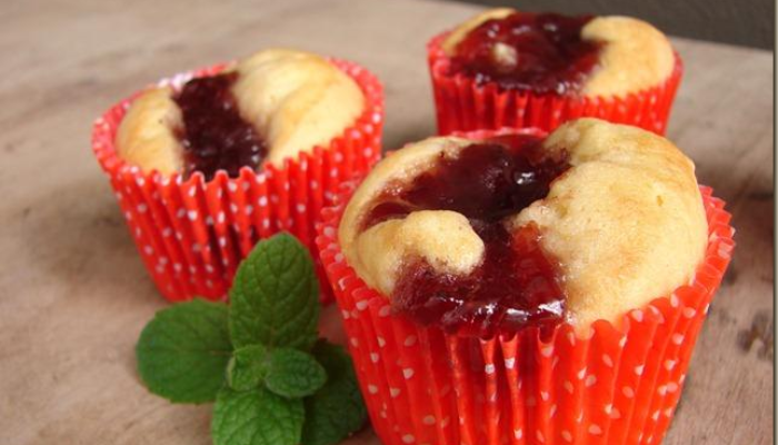 Muffins Saudáveis com Geleia de Morango