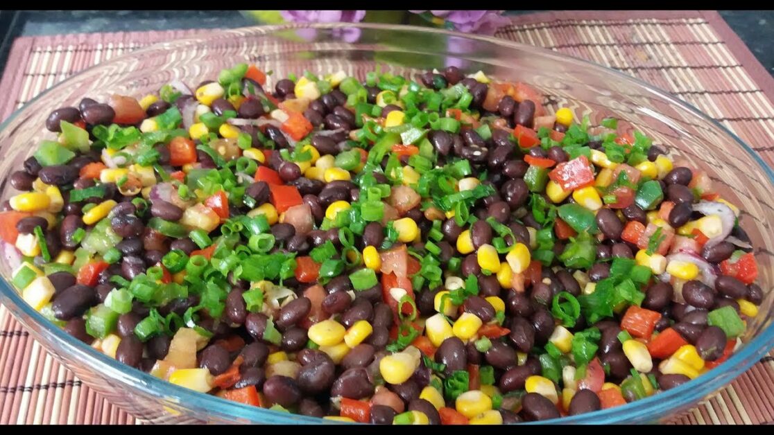 Como Fazer uma Deliciosa Salada de Feijão Preto