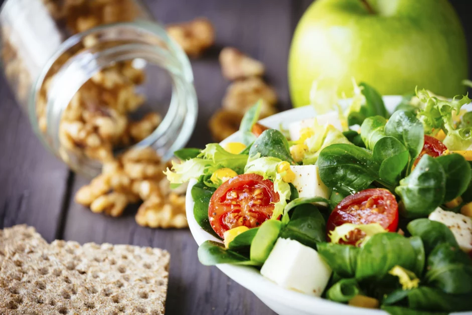 Salada de Quinoa com Vegetais Frescos: