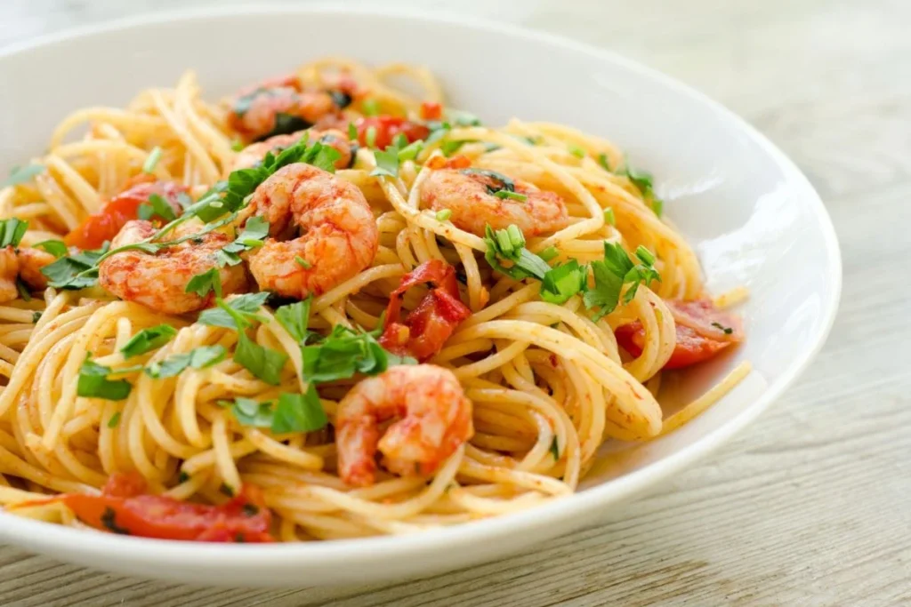 Como fazer espaguete à carbonara autêntico: Aprenda a preparar essa clássica e deliciosa receita italiana