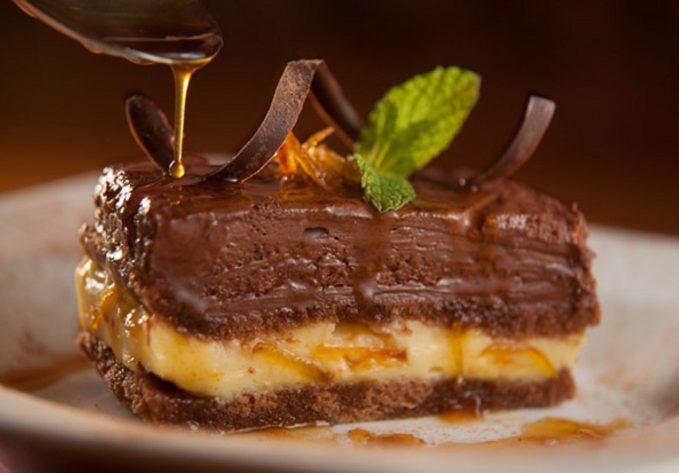 Como Fazer uma Sobremesa Irresistível: Mousse de Chocolate com Cobertura Marmorizada