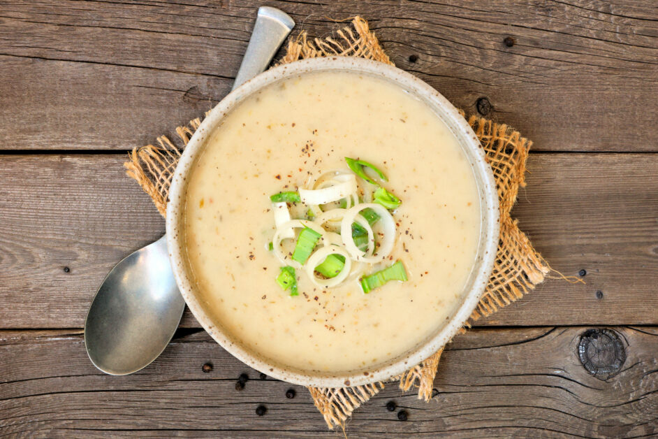 Sopa de batata com alho poro