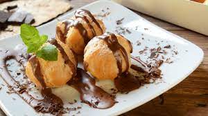 Profiteroles com Sorvete de Creme