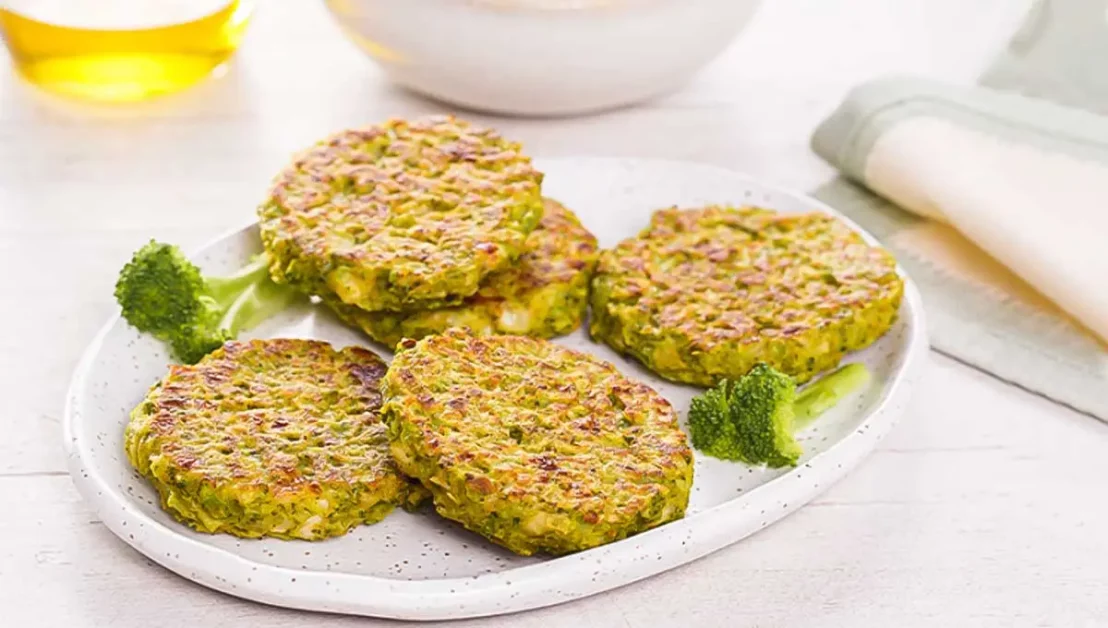 Bolinhos de Brócolis com Aveia e Queijo Feta