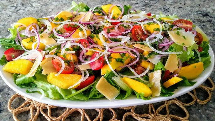 Salada Tropical com Adição de Queijo Fresco