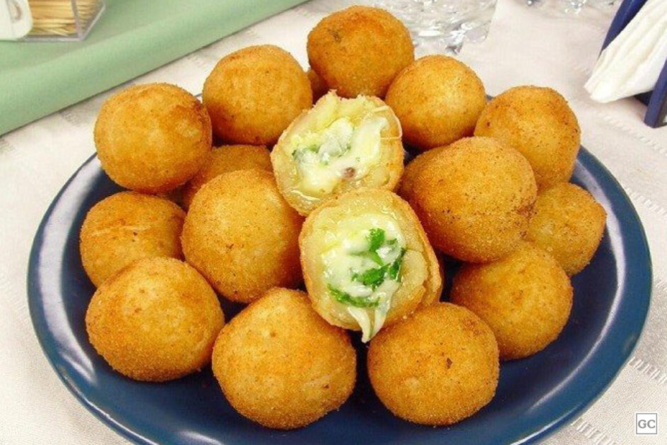 Bolinhas de Milho com Queijo e Ervas Finas