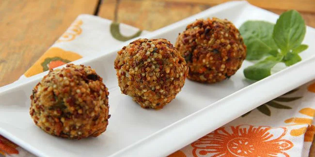 Bolinhos de Brócolis com Quinoa e Cenoura