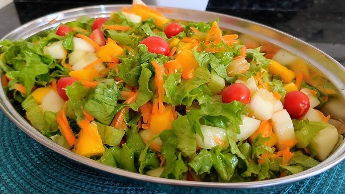 Delícia Refrescante: Salada Tropical para Saborear o Verão
