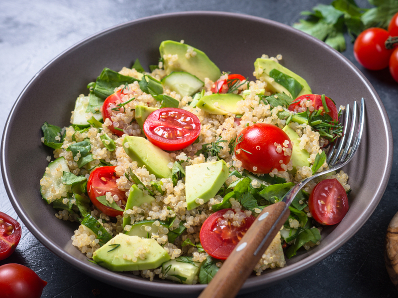 Salada de Quinoa com Abacate e Tomate