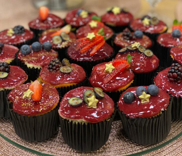 Cupcakes de Baunilha com Frutas Vermelhas