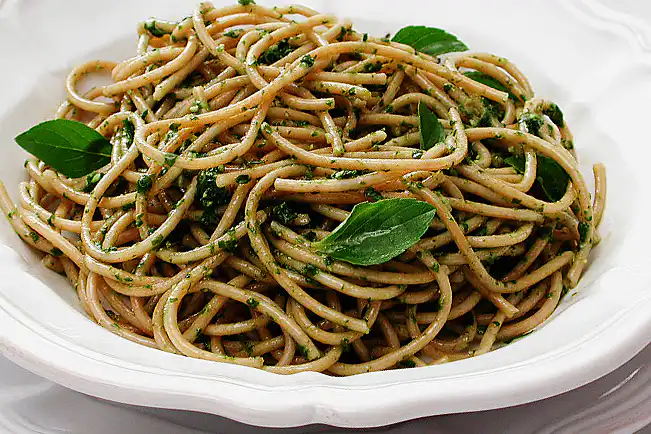 Massa Integral ao Molho Pesto: Equilíbrio no Prato