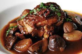 Como Fazer Coq au Vin: Frango ao Vinho Tinto