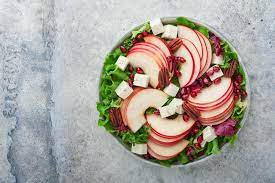 Salada de Verão com Frutas Frescas e Queijo Feta