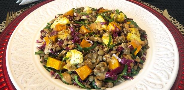 Salada morna de lentilha com legumes assados