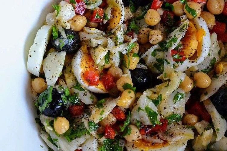 Como Fazer Salada de Bacalhau com Grão-de-Bico