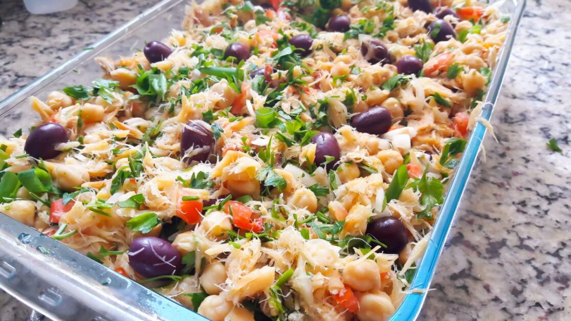 Como Fazer Salada de Bacalhau com Grão-de-Bico