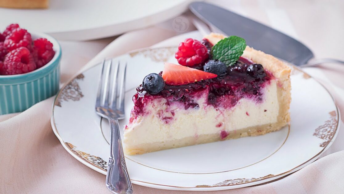 Bolo de Ricota com Frutas Vermelhas