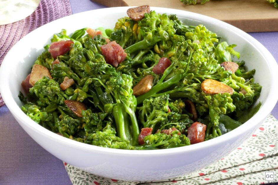 Salada de Brócolis com Bacon Crocante