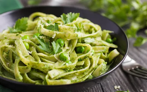 Massa Integral ao Molho Pesto: Equilíbrio no Prato