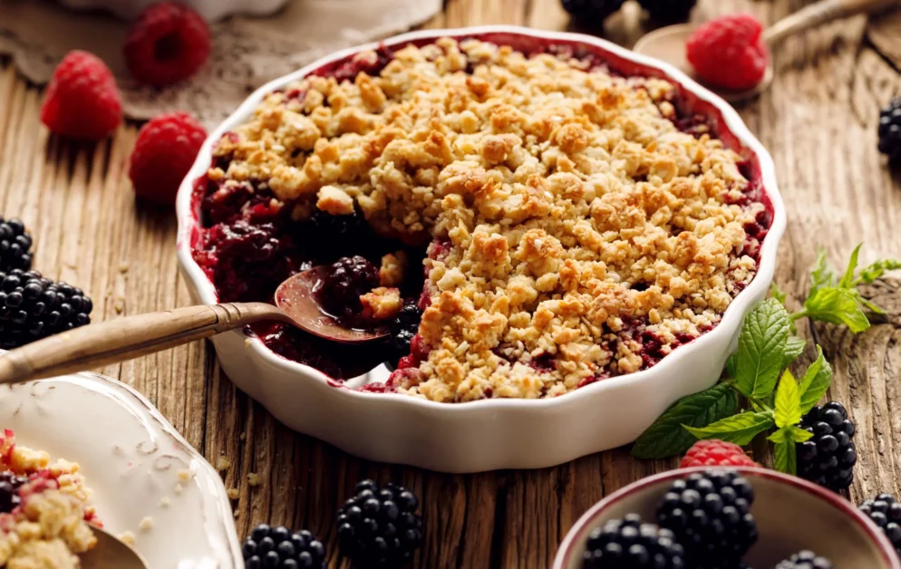 Crumble de Maçã com Frutas Vermelhas