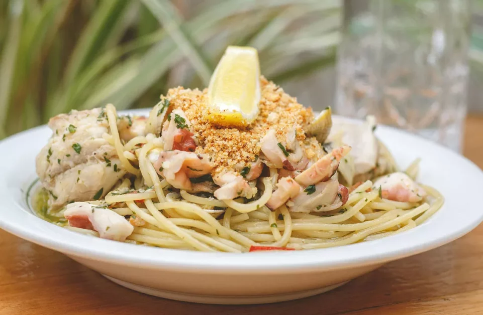 Linguine com Frutos do Mar em Molho Branco