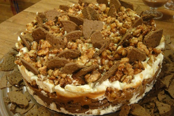 Torta Creme de Doce de Leite com Nozes Caramelizadas