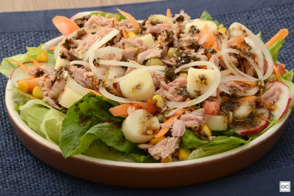 Como Preparar uma Refrescante Salada de Folhas com Atum em Minutos