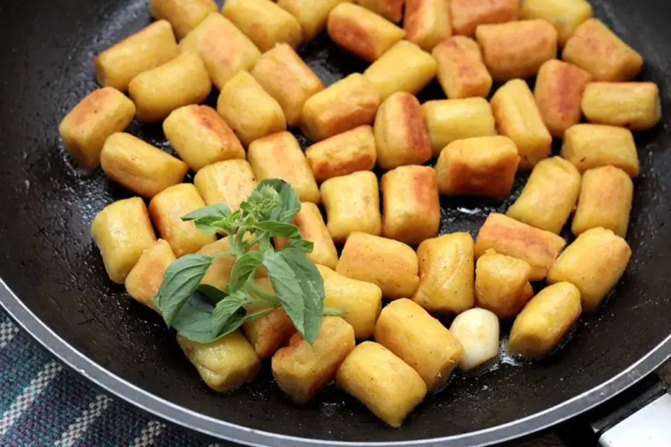 Como fazer gnocchi de batata com molho de manteiga e sálvia