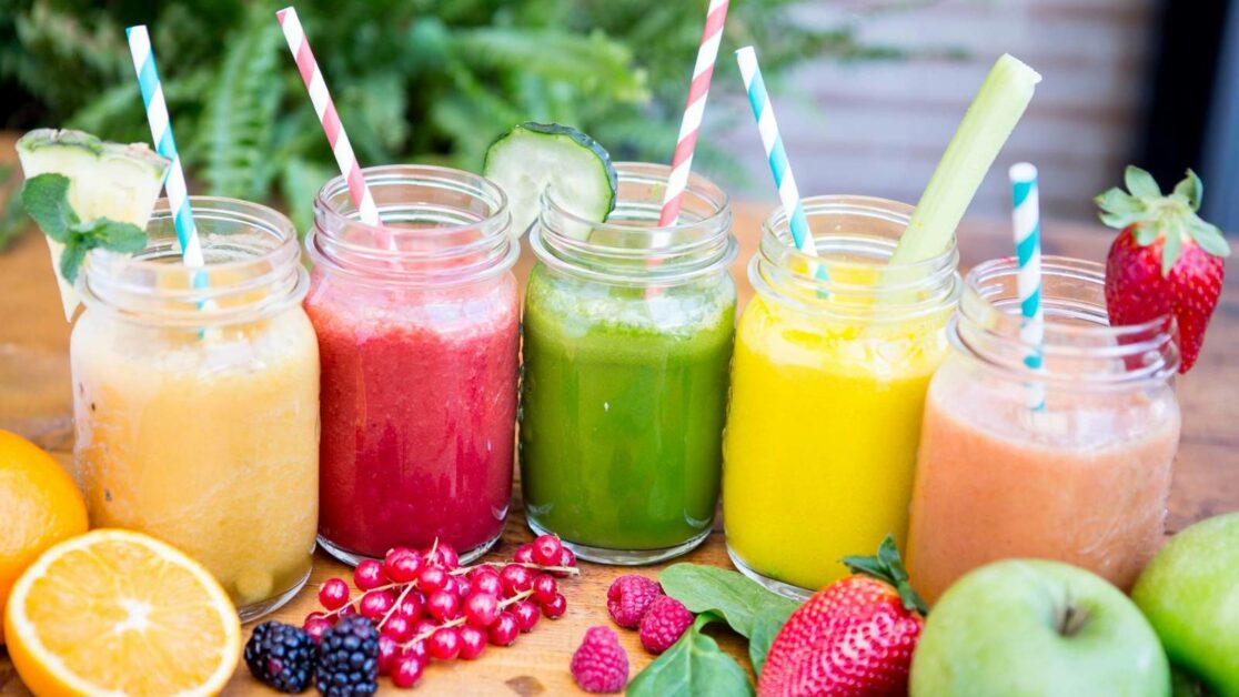 Como fazer um smoothie saudável e refrescante em minutos