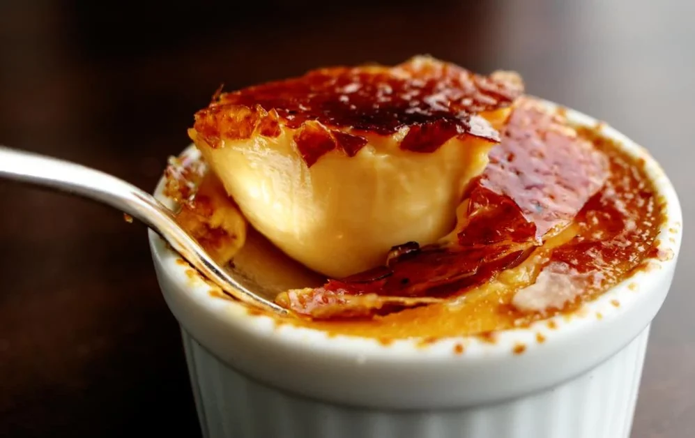 Como Fazer Crème Brûlée: O Doce Sofisticado que Você Pode Dominar