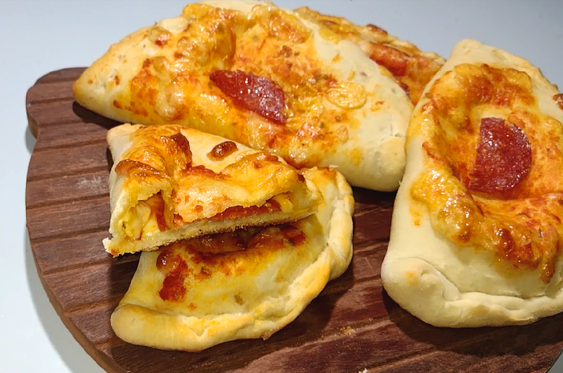 Calzone de Pepperoni e Queijo de dar água na boca