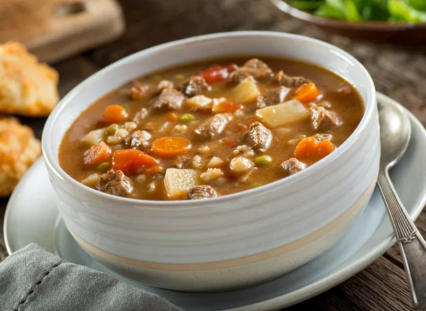 Como Fazer Sopa de acém com legumes e macarrão