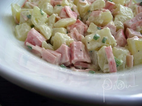 Como criar uma salada fria de batata e salmão saudável e nutritiva