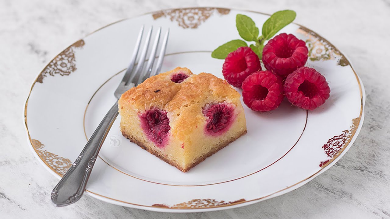 Como Fazer o Melhor Blondie Cremoso com Chocolate e Frutas Vermelhas