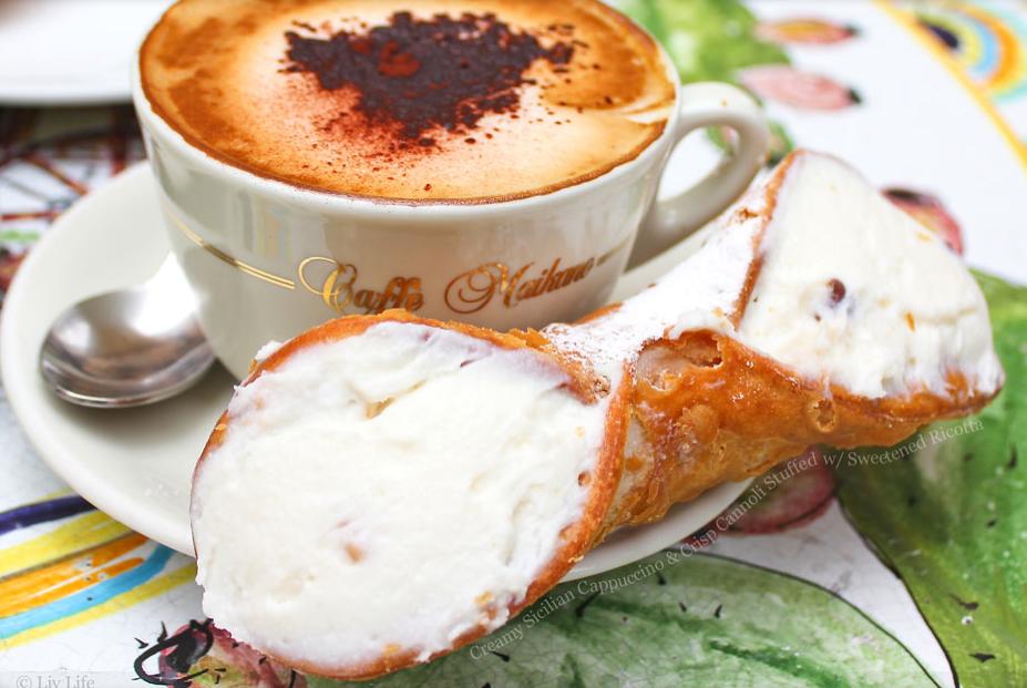 Cannoli de Cappuccino para um Doce Italiano 