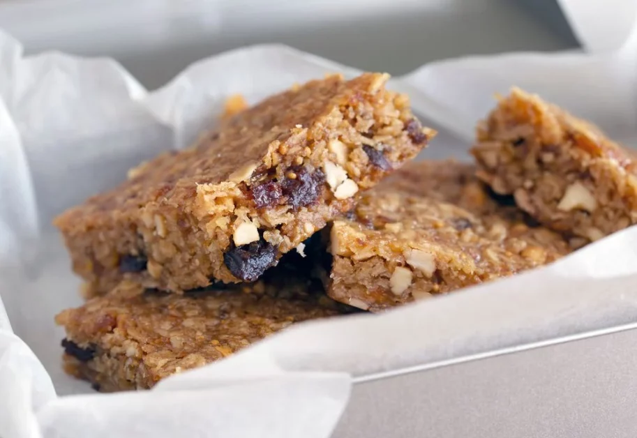 Como fazer barrinhas de cereal de amendoim e chocolate: Lanche saudável e energético