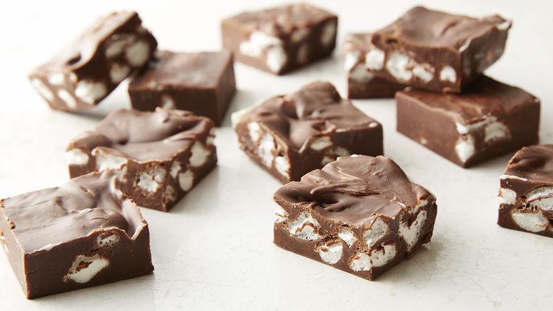 Como Fazer Fudge de Chocolate com Marshmallow de Forma Rápida e Fácil