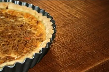 Quiche de Cebola Caramelizada com Queijo: O Segredo de um Lanche Saboroso