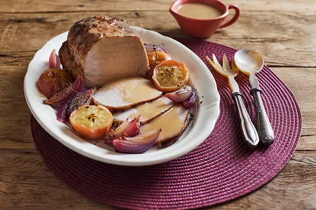 Como fazer lombo assado com maçã e cebola: Segredo para um prato suculento e aromático
