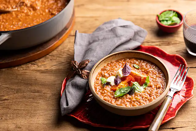 Como fazer Risoto de Tomate com Salada Caprese: Uma Combinação Perfeita de Texturas e Sabores