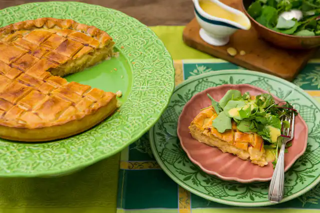 Como Fazer Torta de Queijo com Cebola Caramelizada: Receita Clássica com um Toque Especial