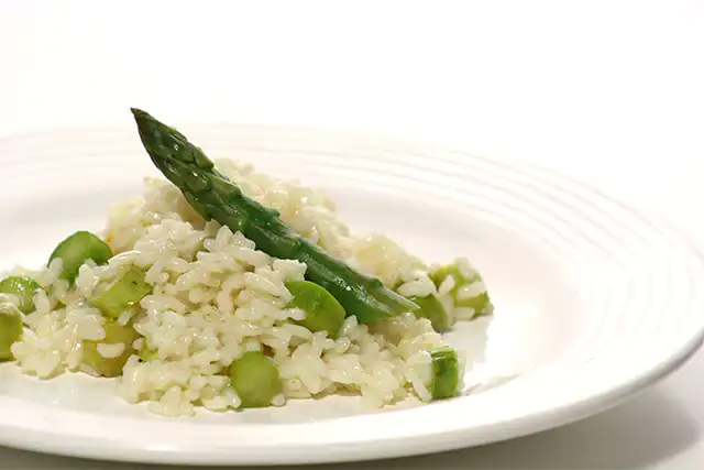 Como fazer Risoto de Aspargos e Parmesão cremoso e irresistível