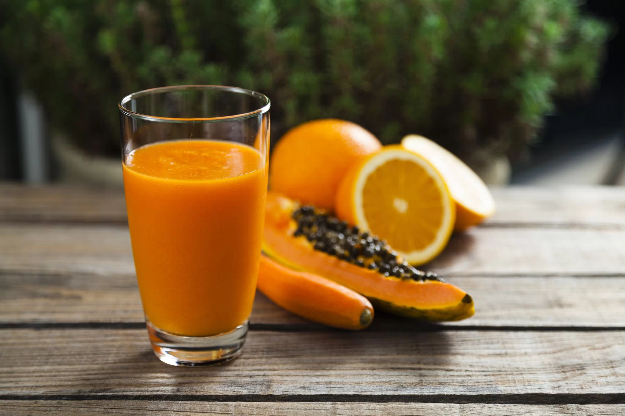Como fazer suco detox de mamão e laranja: Uma explosão de vitaminas e sabor