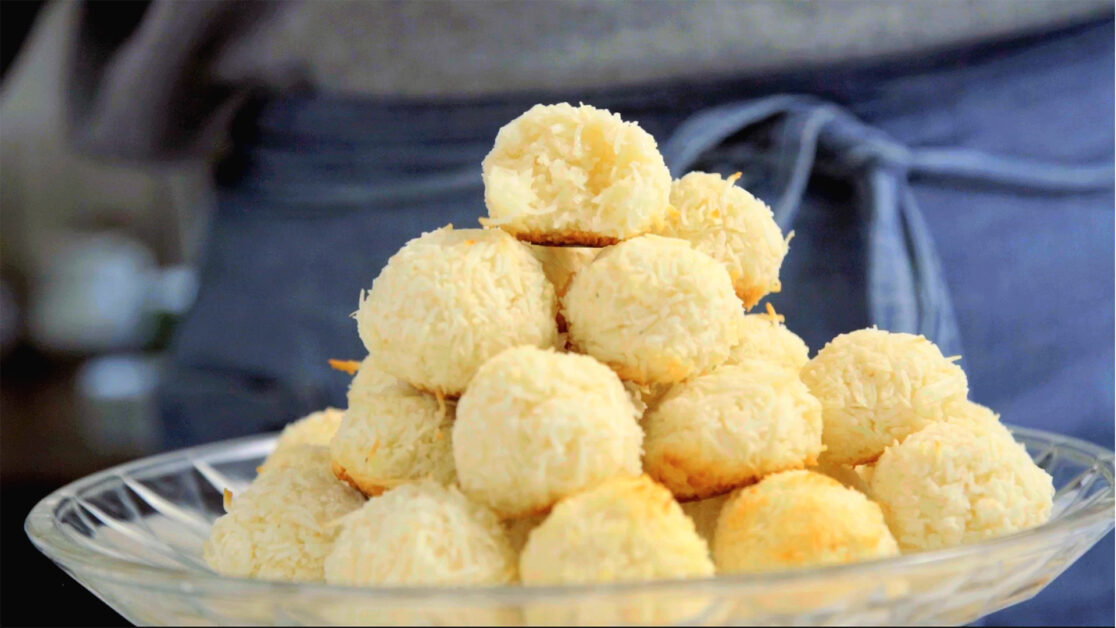 Como Fazer Biscoito de Coco Caseiro: Uma Explosão de Sabor e Fácil de Preparar!