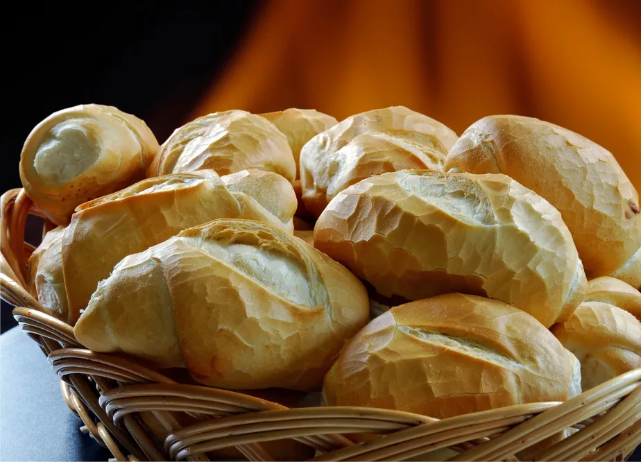 Como Fazer Pão Francês Caseiro Crocante e Perfeito: Diga Adeus à Padaria!