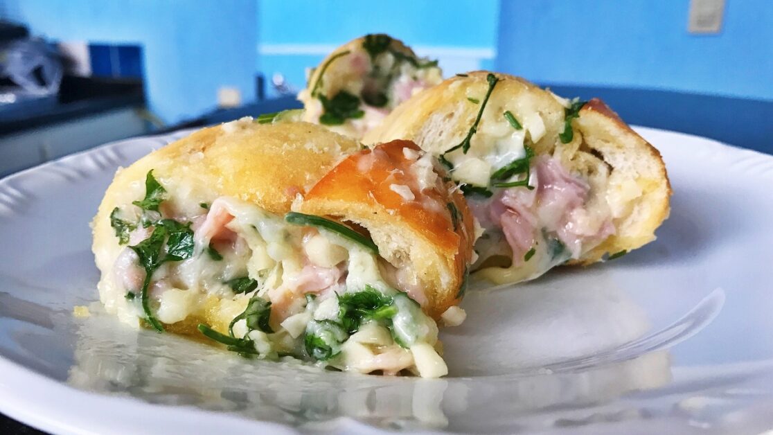 Como Fazer Pão de Alho Recheado com Presunto e Queijo: Uma Explosão de Sabor em Cada Mordida!