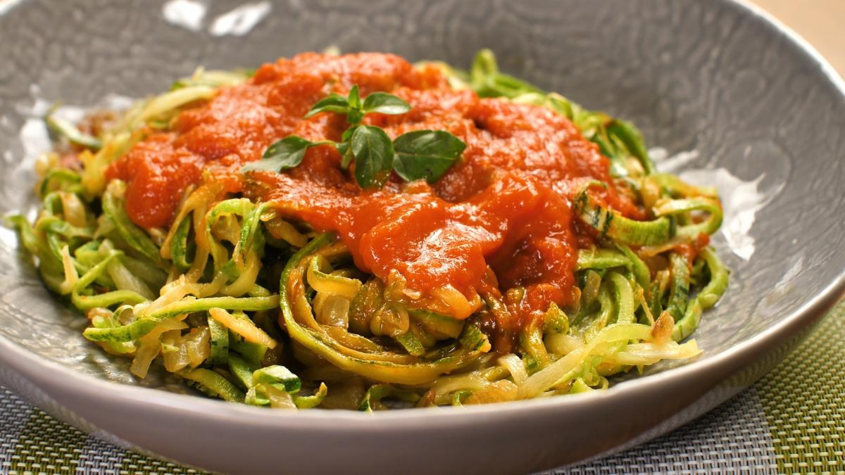 Como Fazer Espaguete de Abobrinha Fácil e Rápido: Uma Opção Vegetariana e Nutritiva para o Dia a Dia!