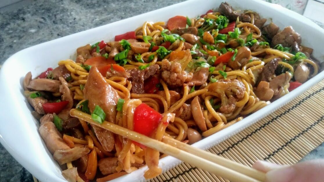 Como Fazer Yakisoba Tradicional: Um Prato Japonês Fácil, Rápido e Delicioso para o Dia a Dia!