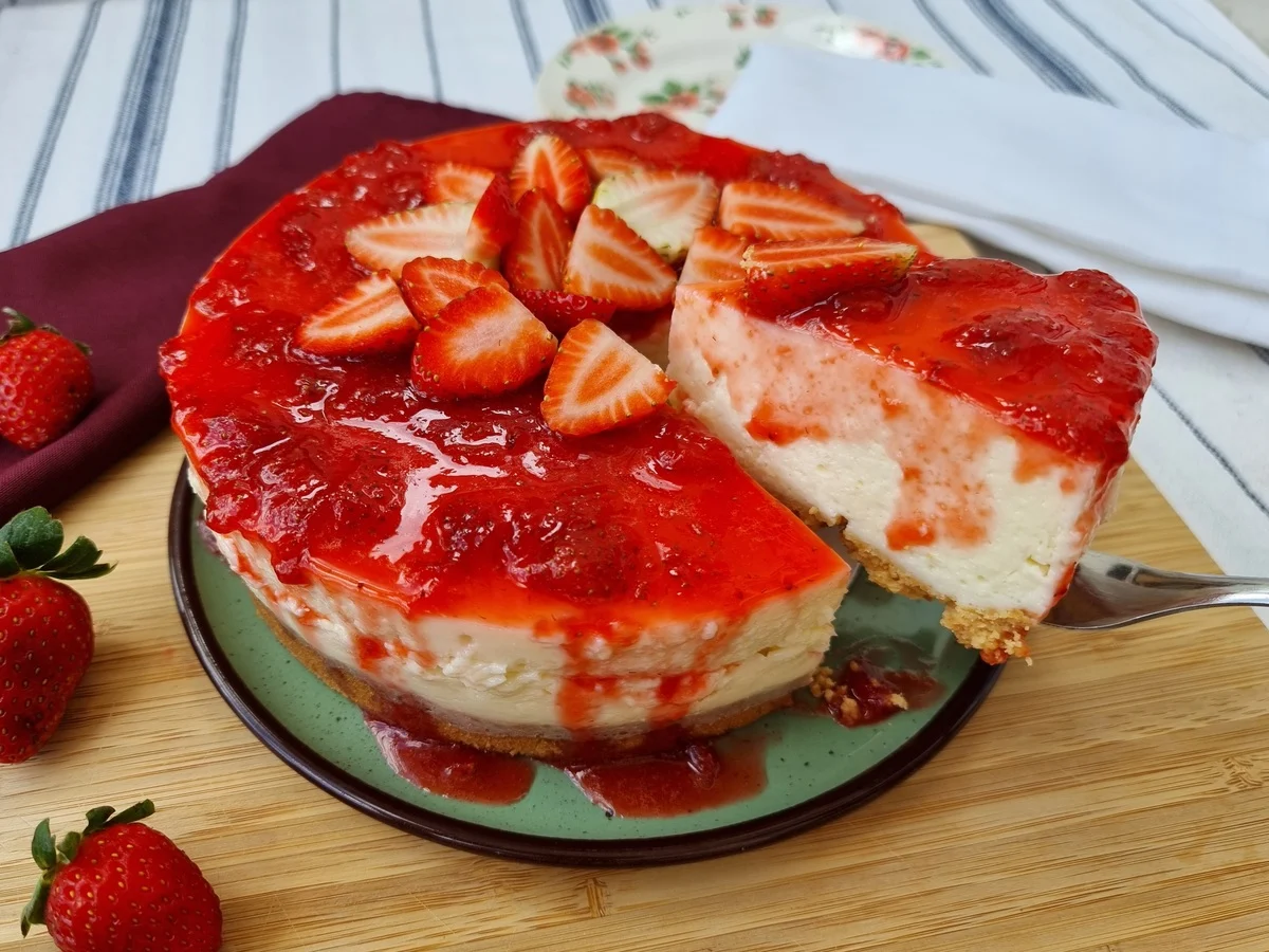 Como fazer Bolo Cheesecake de Morango: A sobremesa perfeita para qualquer ocasião!